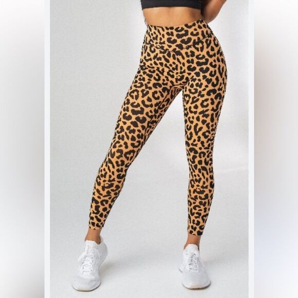 Balance Athletica Vitality Size M King Cheetah Ascend LeggingAnimal Print NWT